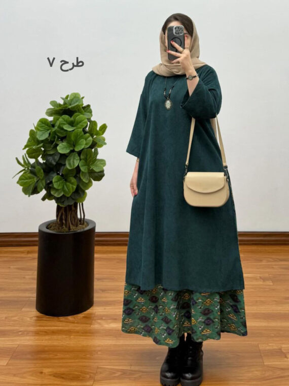 ست کفتان و دامن آیسان رنگ سبز، مانتو مخمل کبریتی بلند با دامن لینن گلدار، استایل هنری دخترانه با کفتان و دامن.